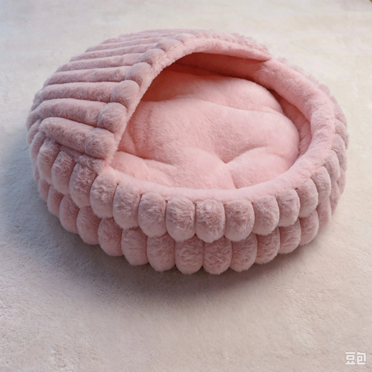 Seashell Pet Bed | Faux Rabbit Fur & Corduroy | 2-in-1 Semi-Enclosed Nest | Waterproof Base | 2 Sizes
