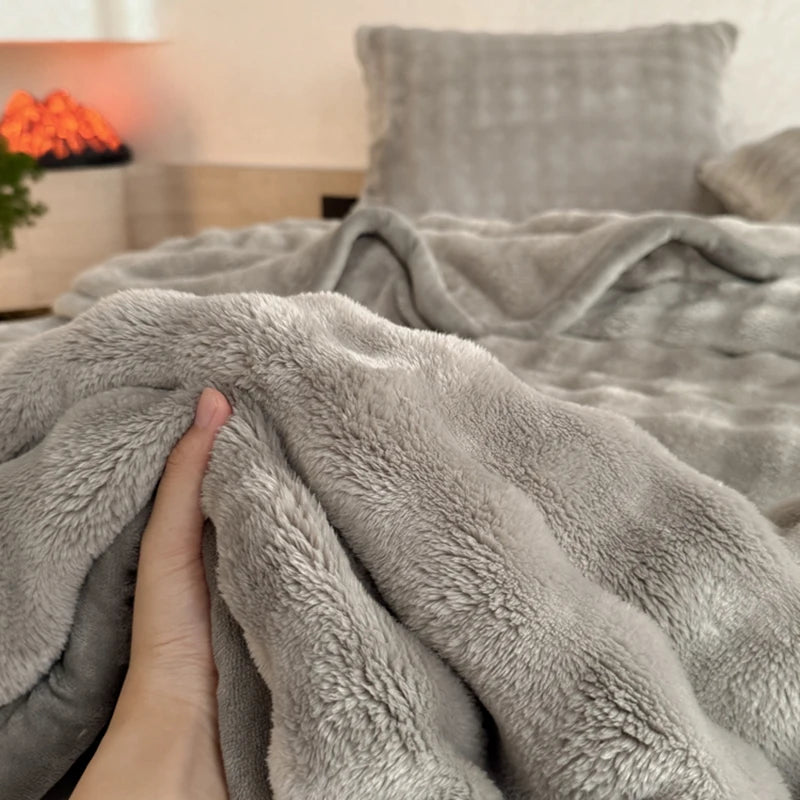 Soft Winter Fleece Blanket – Light Grey